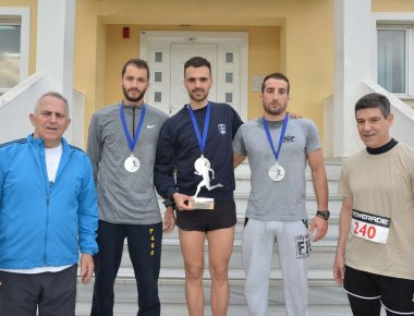 Σε αγώνα 5 χλμ. ο Α/ΓΕΕΘΑ και ο Αρχηγός Στόλου του ΠΝ - Και οι δυο πρώην «βατράχια» (φωτό)